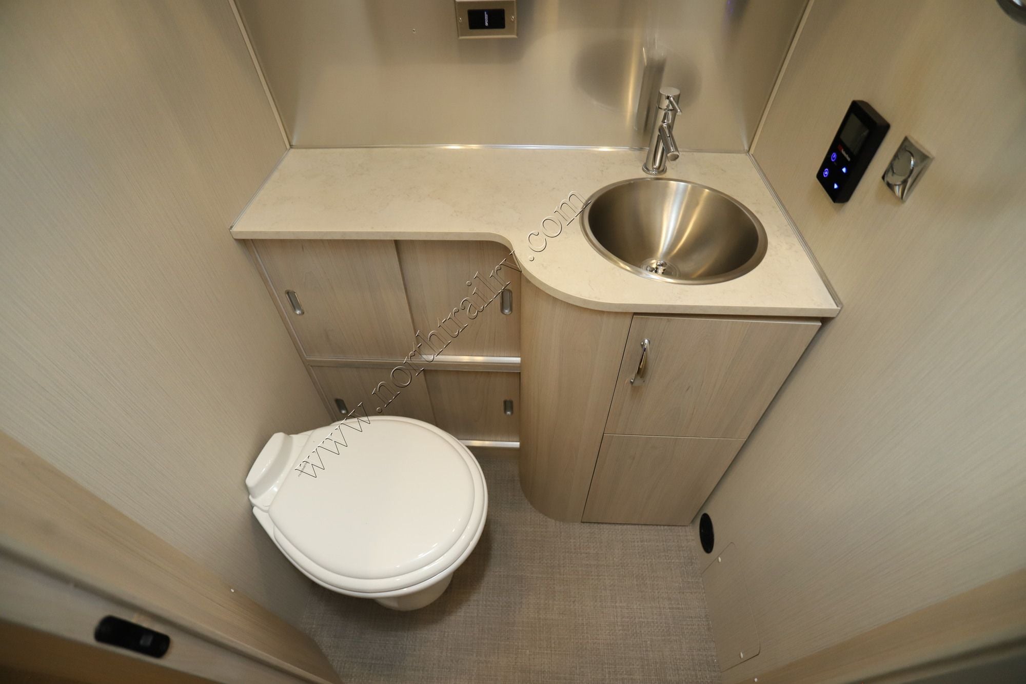 2025 Airstream Globetrotter 27FB Travel Trailer Used  For Sale