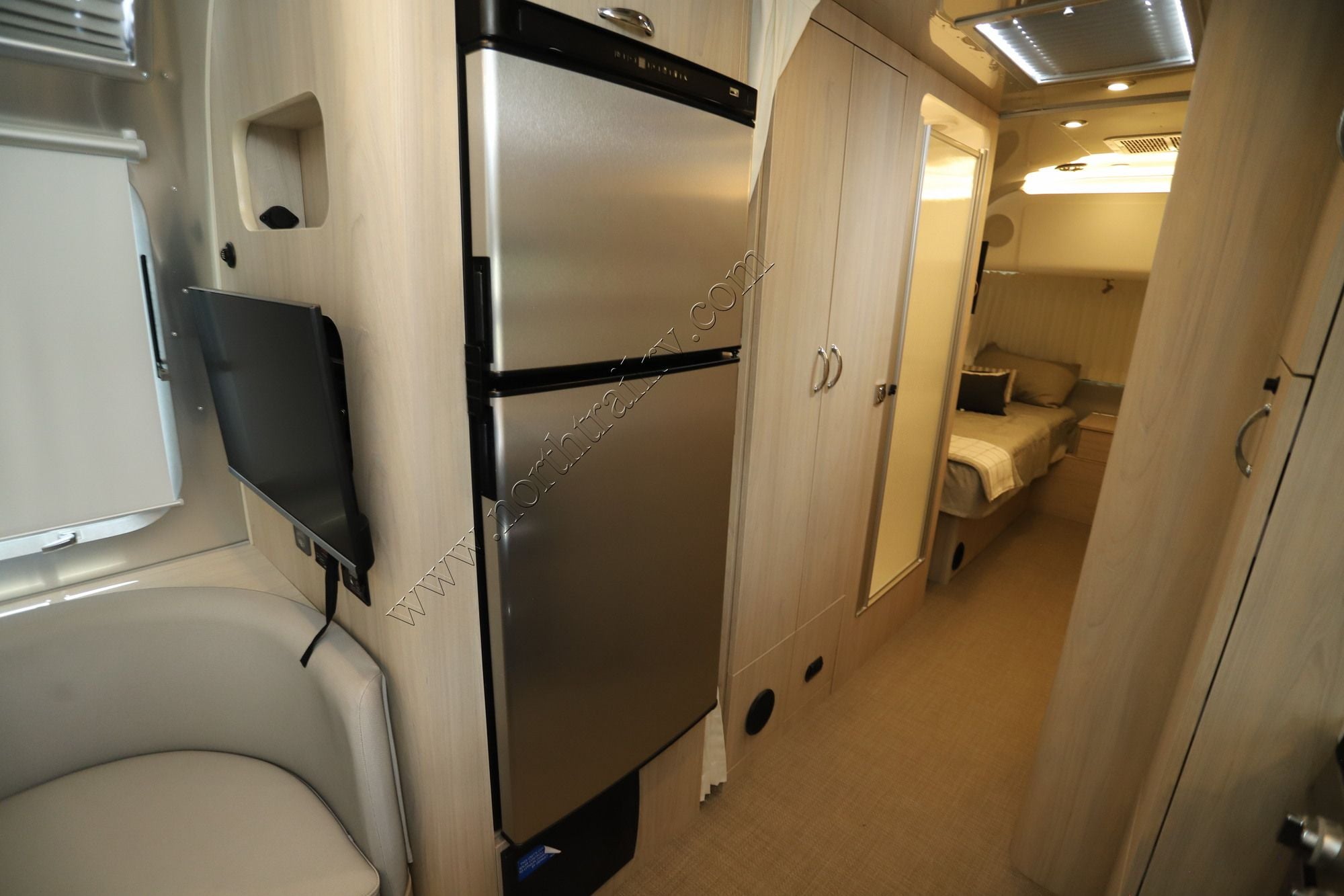 2025 Airstream Globetrotter 27FB Travel Trailer Used  For Sale