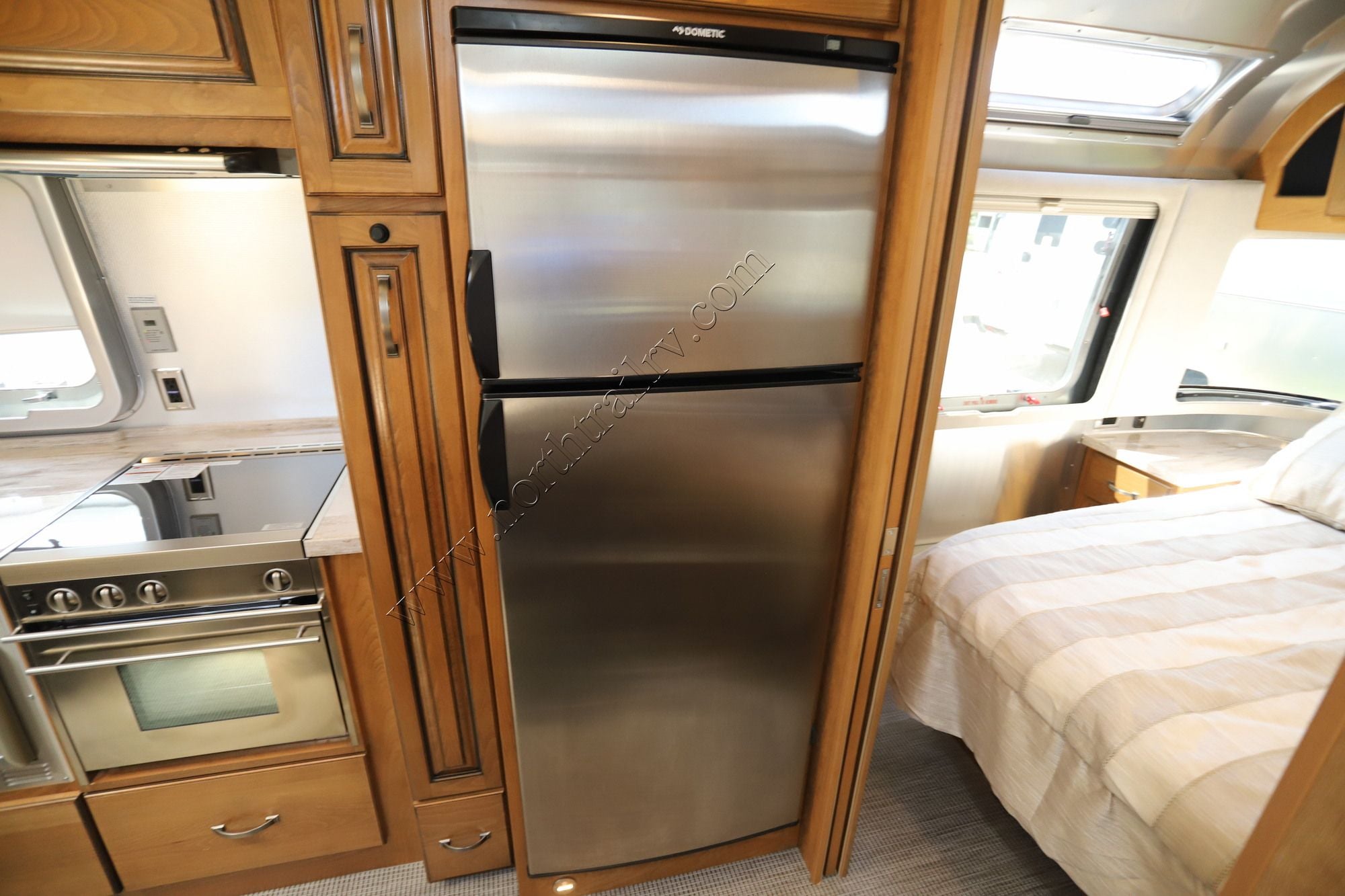 Used 2018 Airstream Classic 33FB Travel Trailer  For Sale