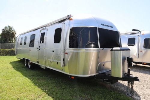 2023 Airstream Classic 33FB TWIN Travel Trailer