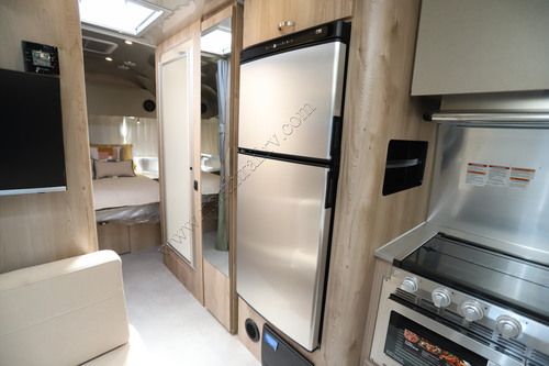 2027 Airstream Flying Cloud 28RB