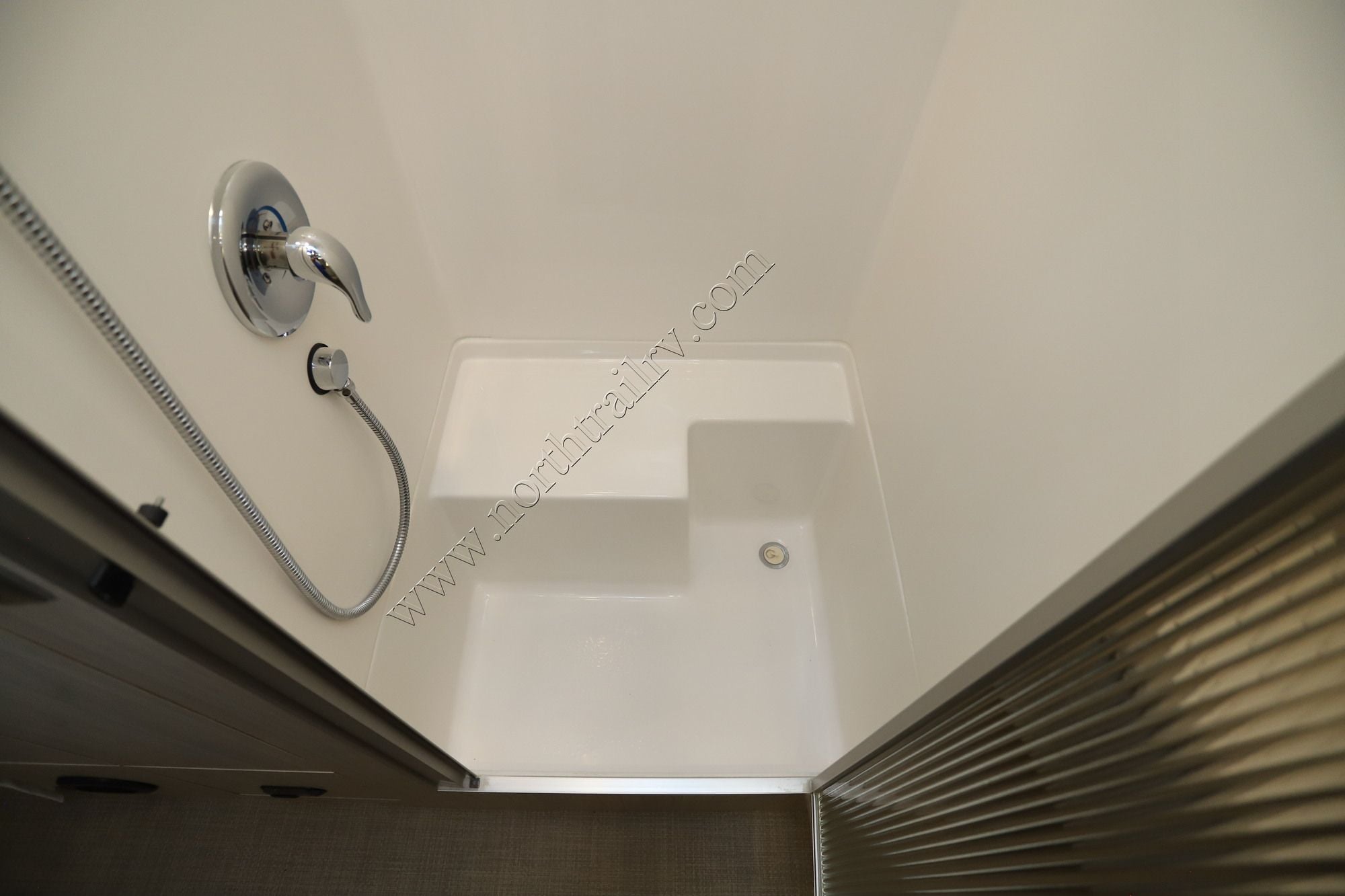 2025 Airstream Globetrotter 27FB Travel Trailer Used  For Sale