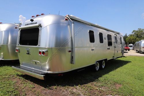2018 Airstream Classic 33FB Travel Trailer