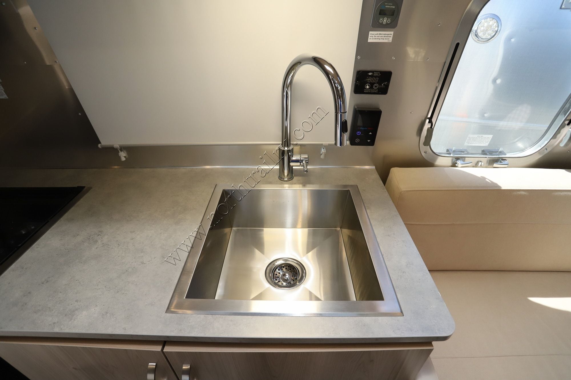 New 2027 Airstream Flying Cloud 28RB Travel Trailer  For Sale