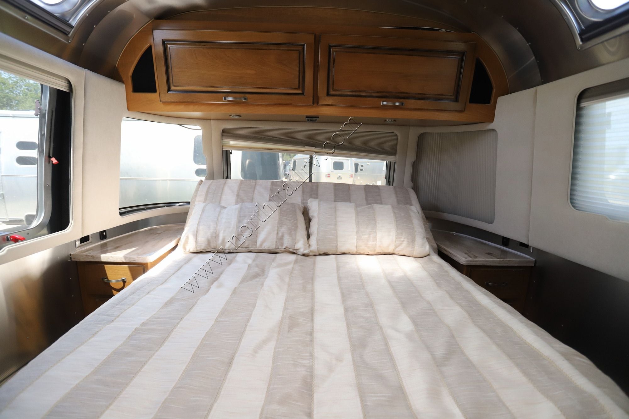 Used 2018 Airstream Classic 33FB Travel Trailer  For Sale