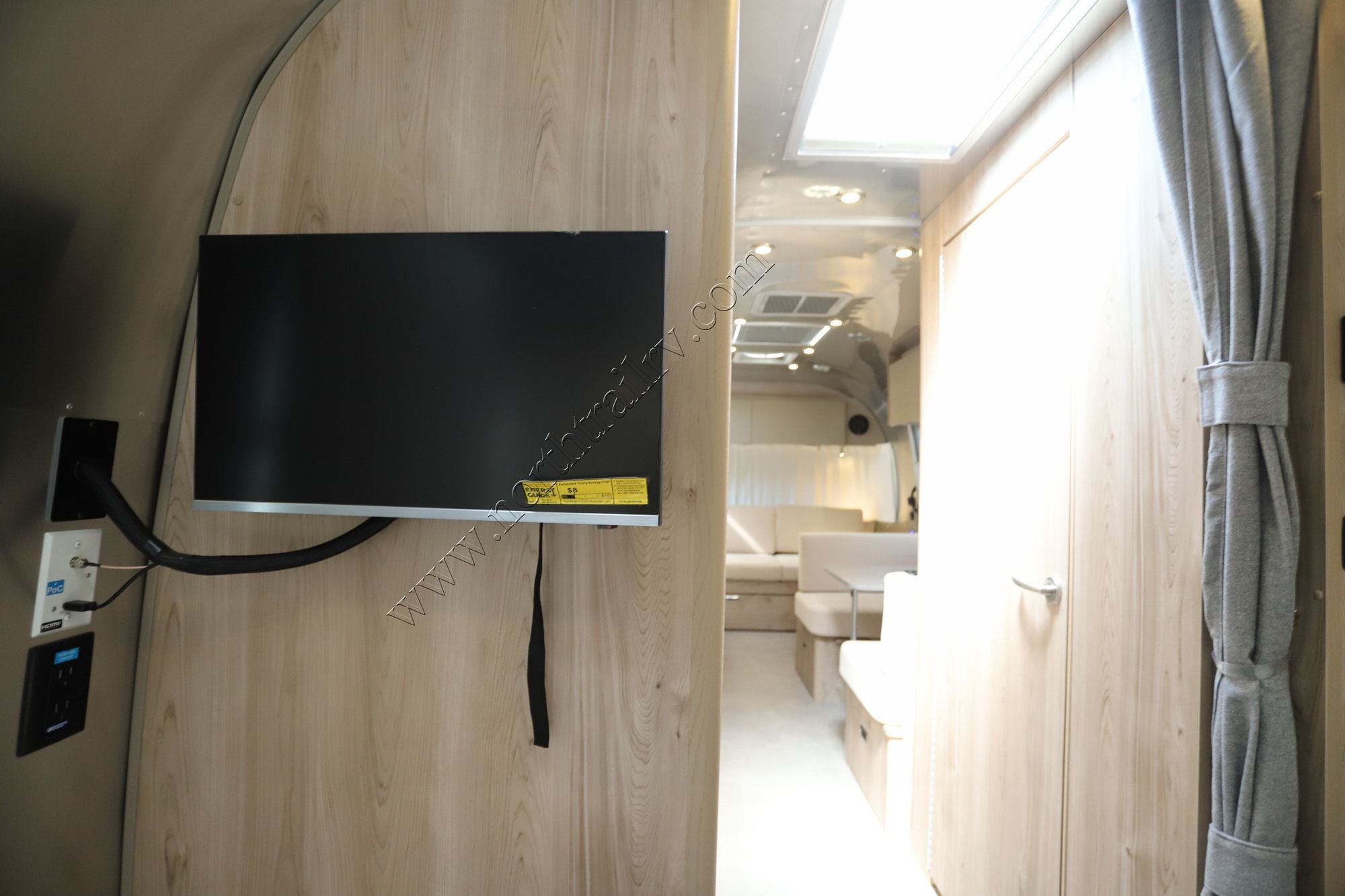 New 2027 Airstream Flying Cloud 28RB Travel Trailer  For Sale