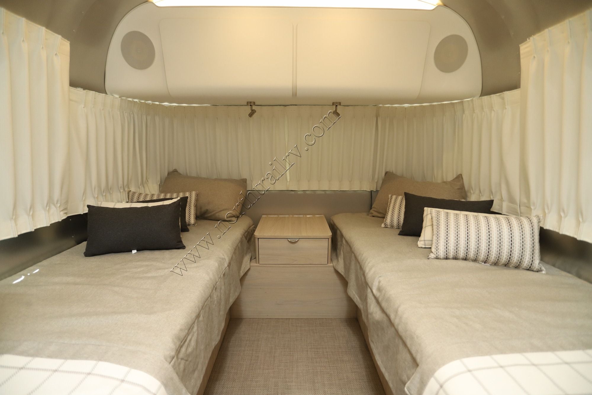 2025 Airstream Globetrotter 27FB Travel Trailer Used  For Sale