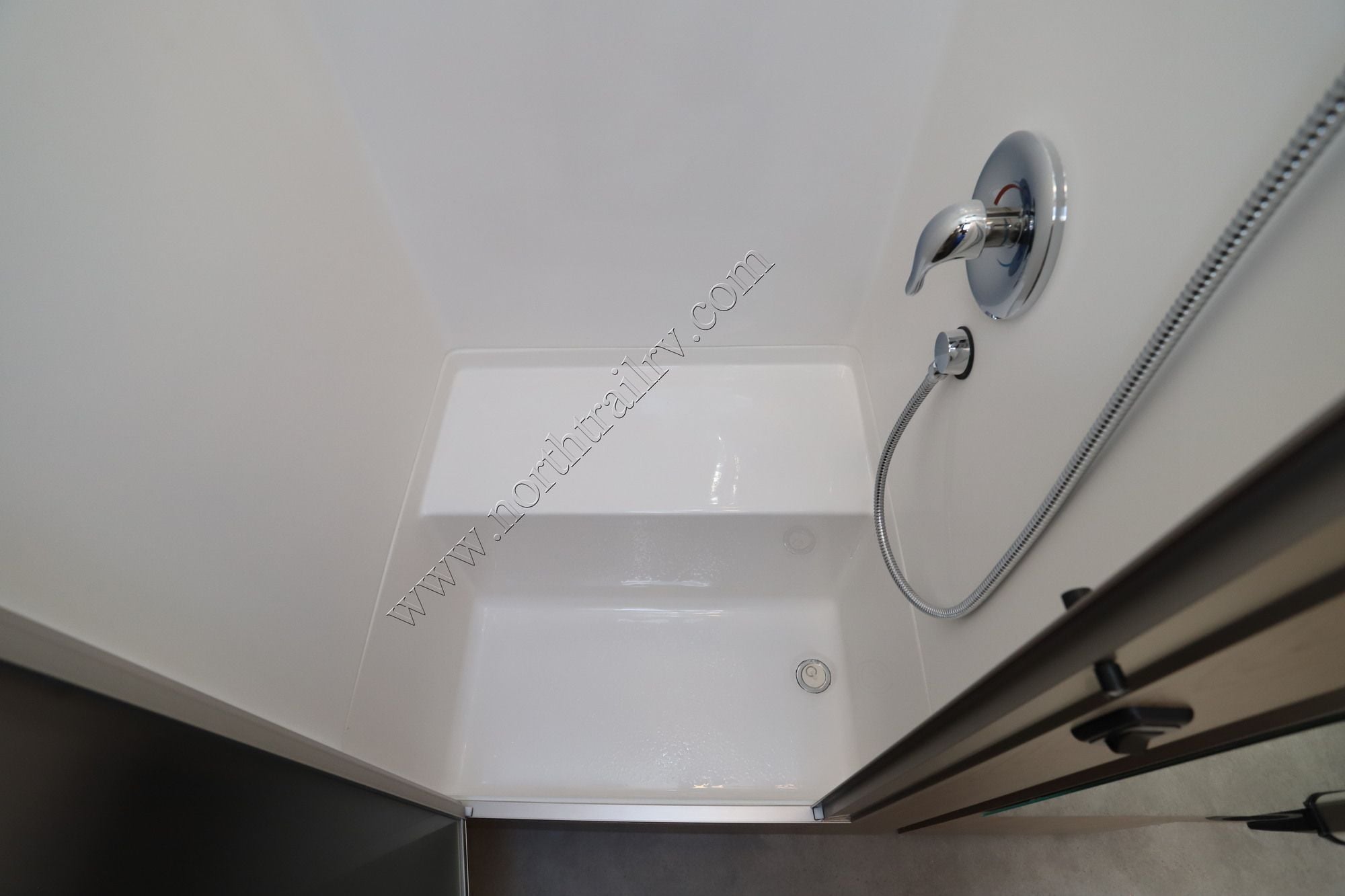 New 2027 Airstream Flying Cloud 28RB Travel Trailer  For Sale