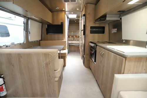 2027 Airstream Flying Cloud 28RB