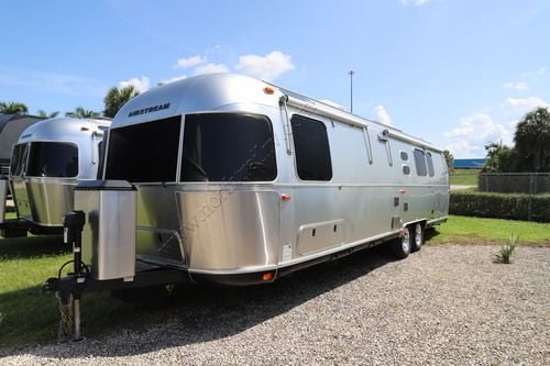 2023 Airstream Classic 33FB TWIN Travel Trailer