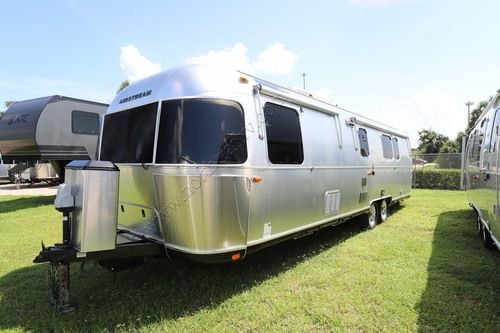2018 Airstream Classic 33FB Travel Trailer