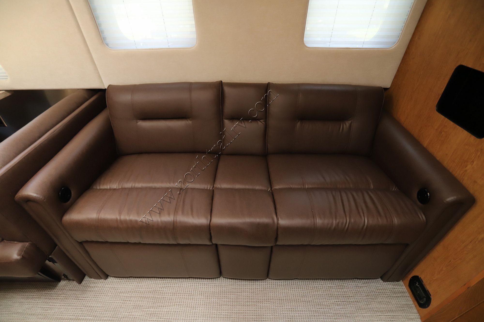 Used 2018 Airstream Classic 33FB Travel Trailer  For Sale
