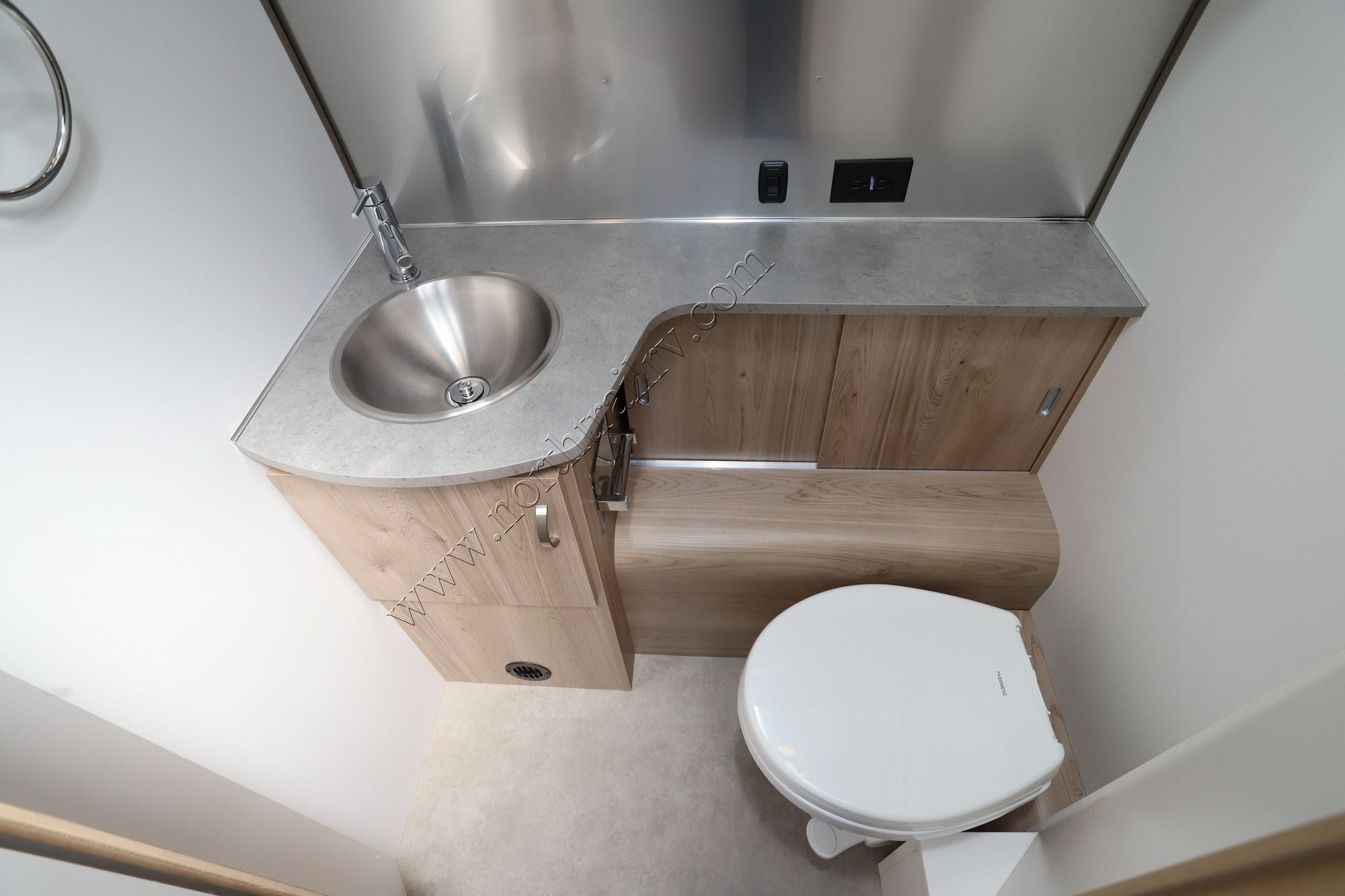 New 2027 Airstream Flying Cloud 28RB Travel Trailer  For Sale
