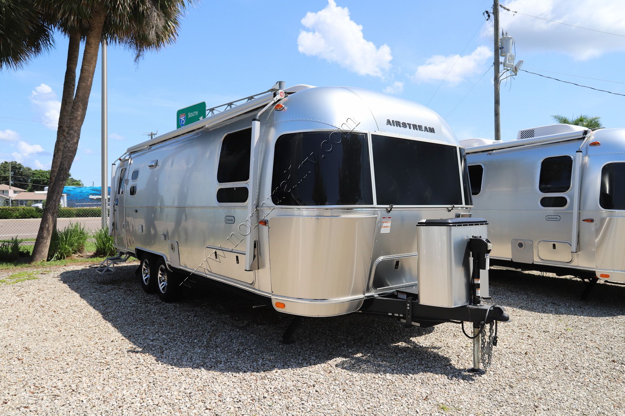 2025 Airstream Globetrotter 27FB Travel Trailer Used  For Sale