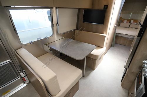 2027 Airstream Flying Cloud 28RB