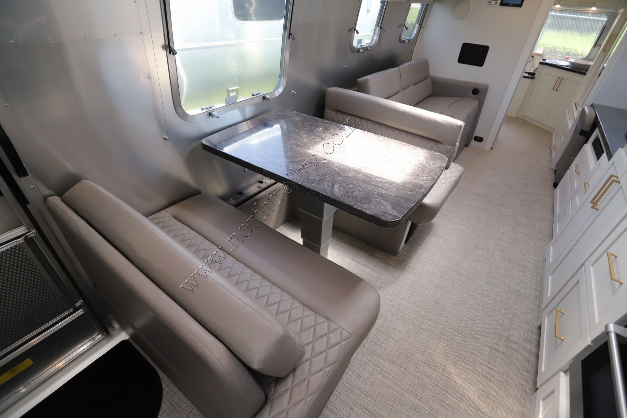 Used 2023 Airstream Classic 33FB TWIN Travel Trailer  For Sale