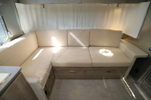 2027 Airstream Flying Cloud 28RB