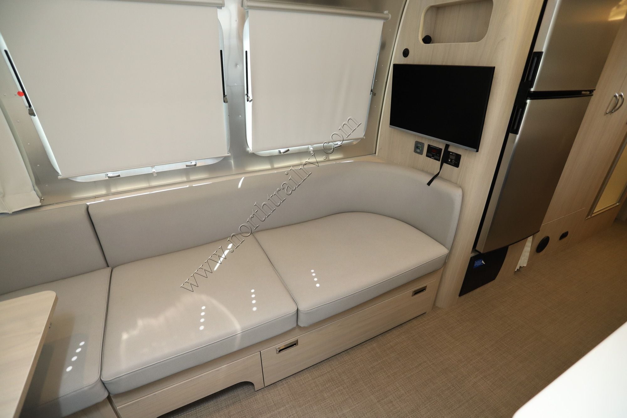 2025 Airstream Globetrotter 27FB Travel Trailer Used  For Sale