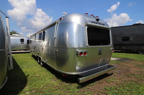 2018 Airstream Classic 33FB Travel Trailer