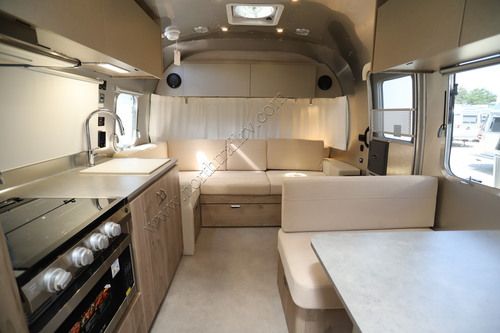 2027 Airstream Flying Cloud 28RB