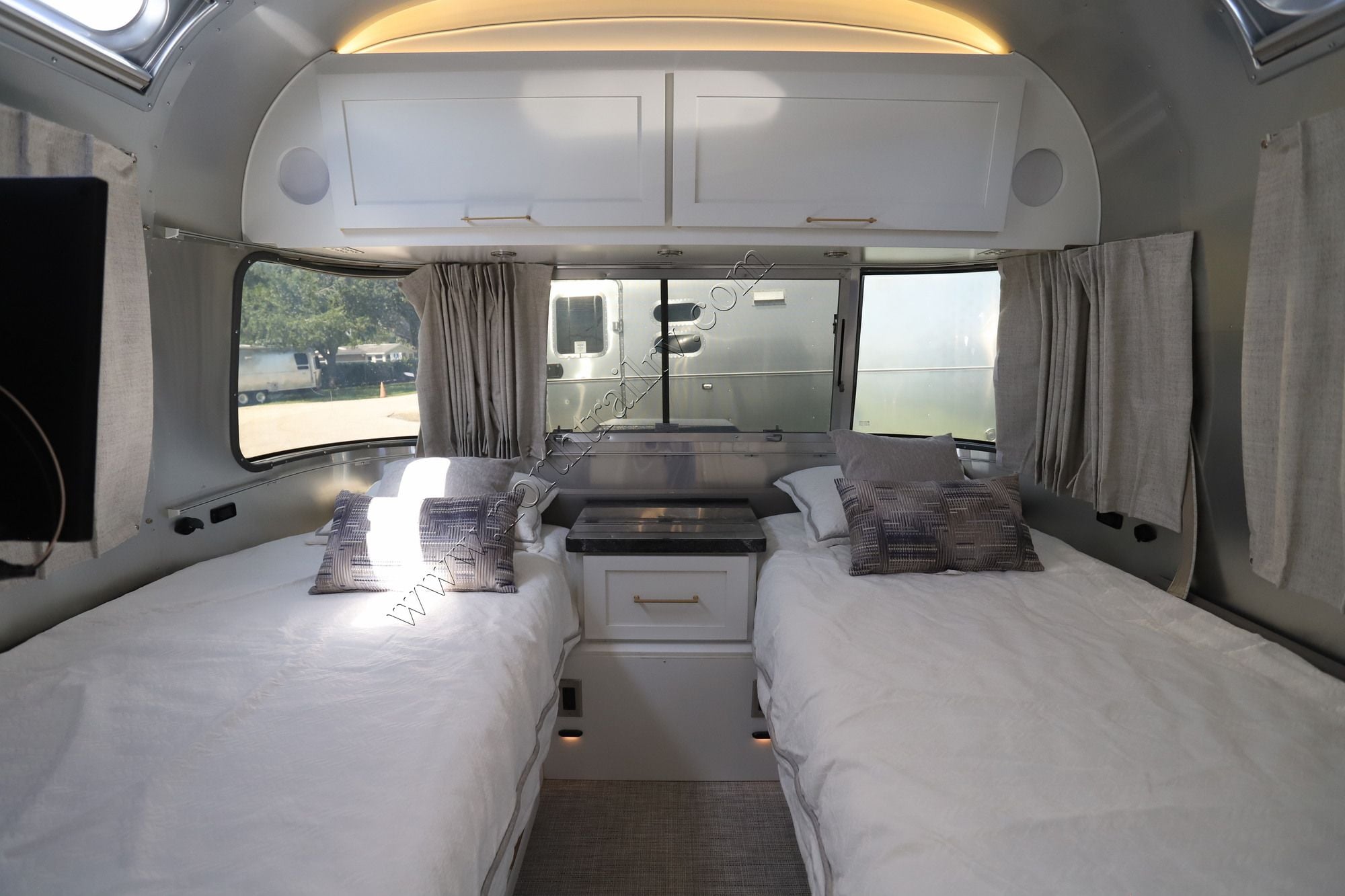 Used 2023 Airstream Classic 33FB TWIN Travel Trailer  For Sale