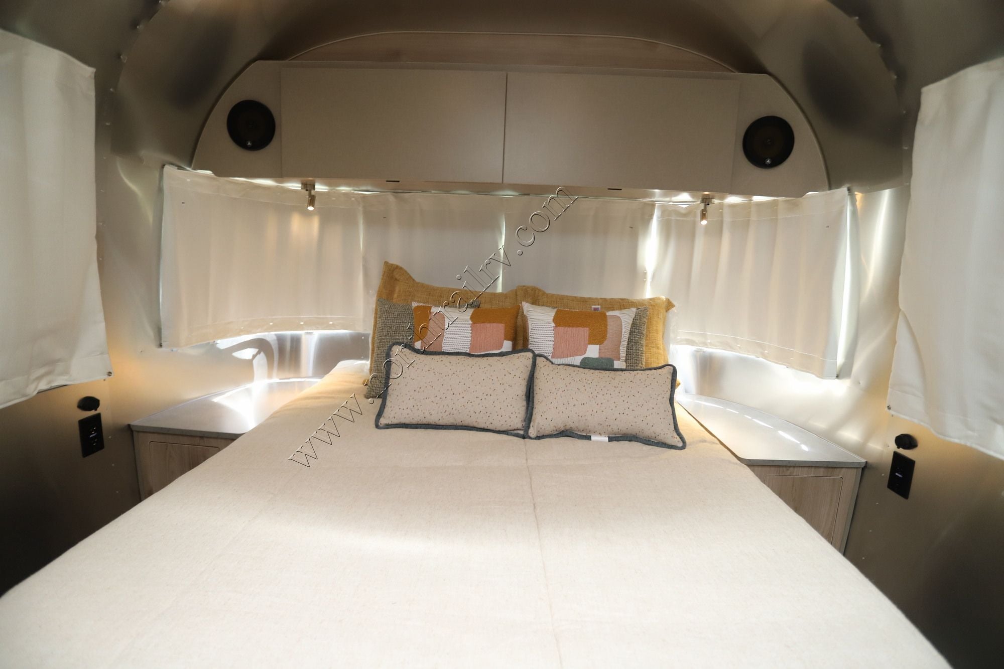 New 2027 Airstream Flying Cloud 28RB Travel Trailer  For Sale