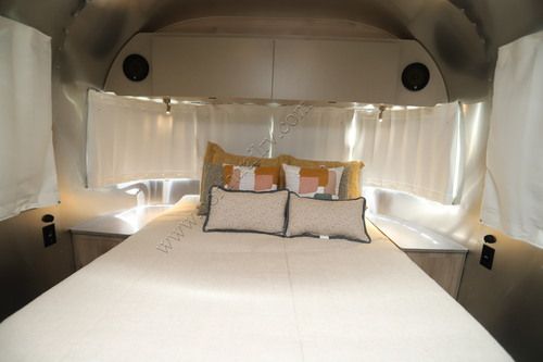 2027 Airstream Flying Cloud 28RB