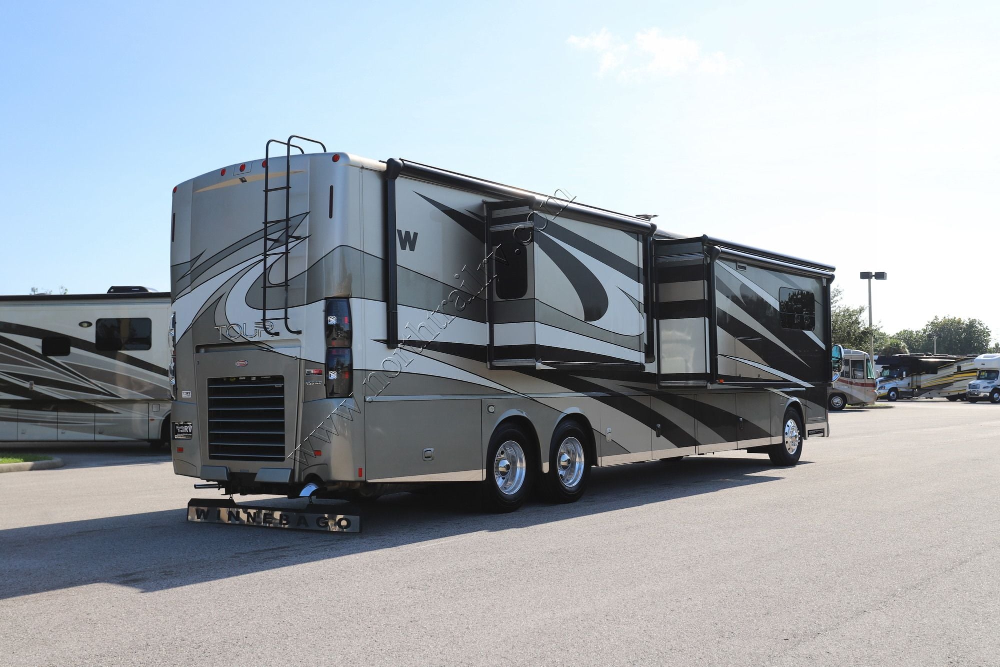 Used 2014 Winnebago Tour 42QD Class A  For Sale