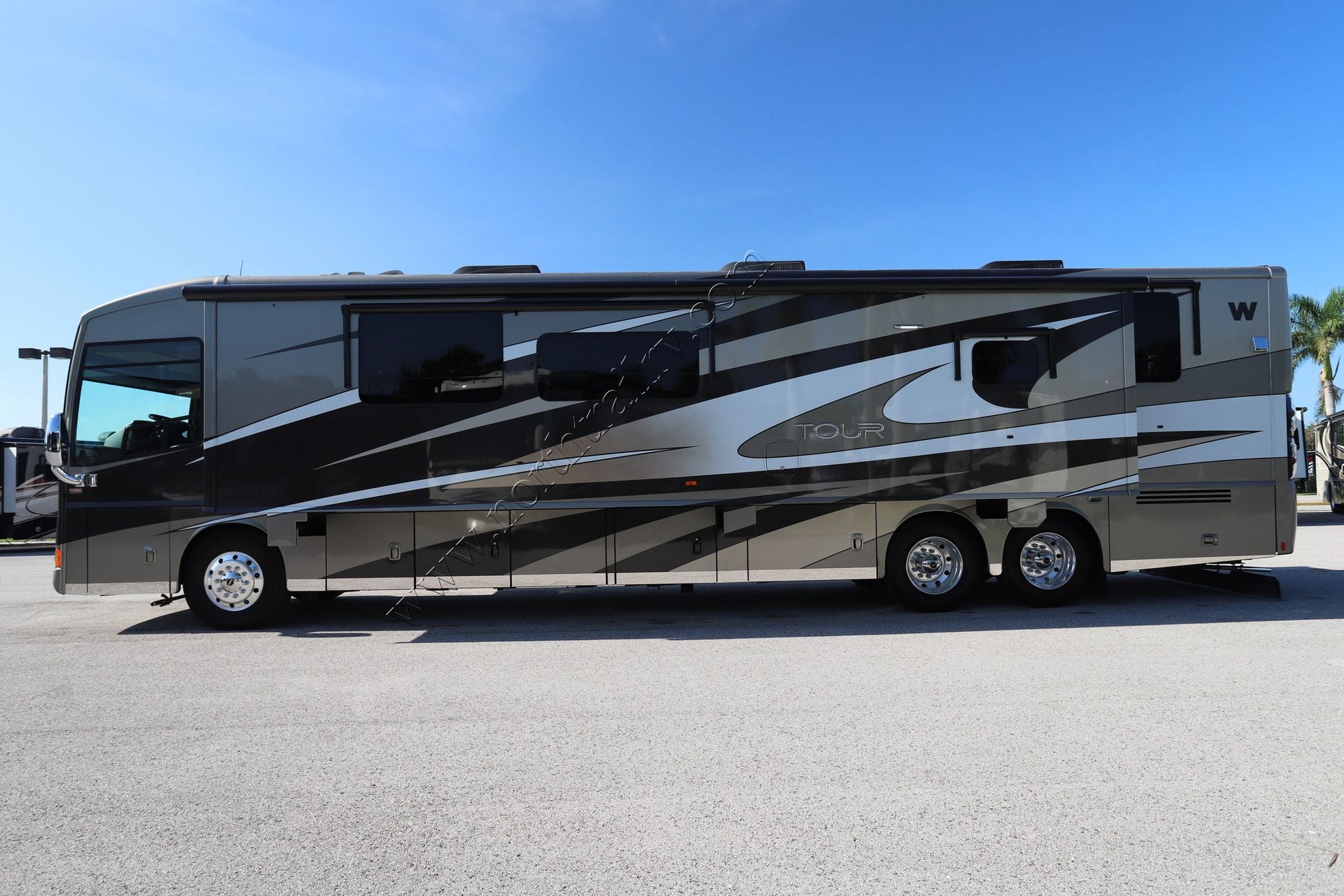 Used 2014 Winnebago Tour 42QD Class A  For Sale