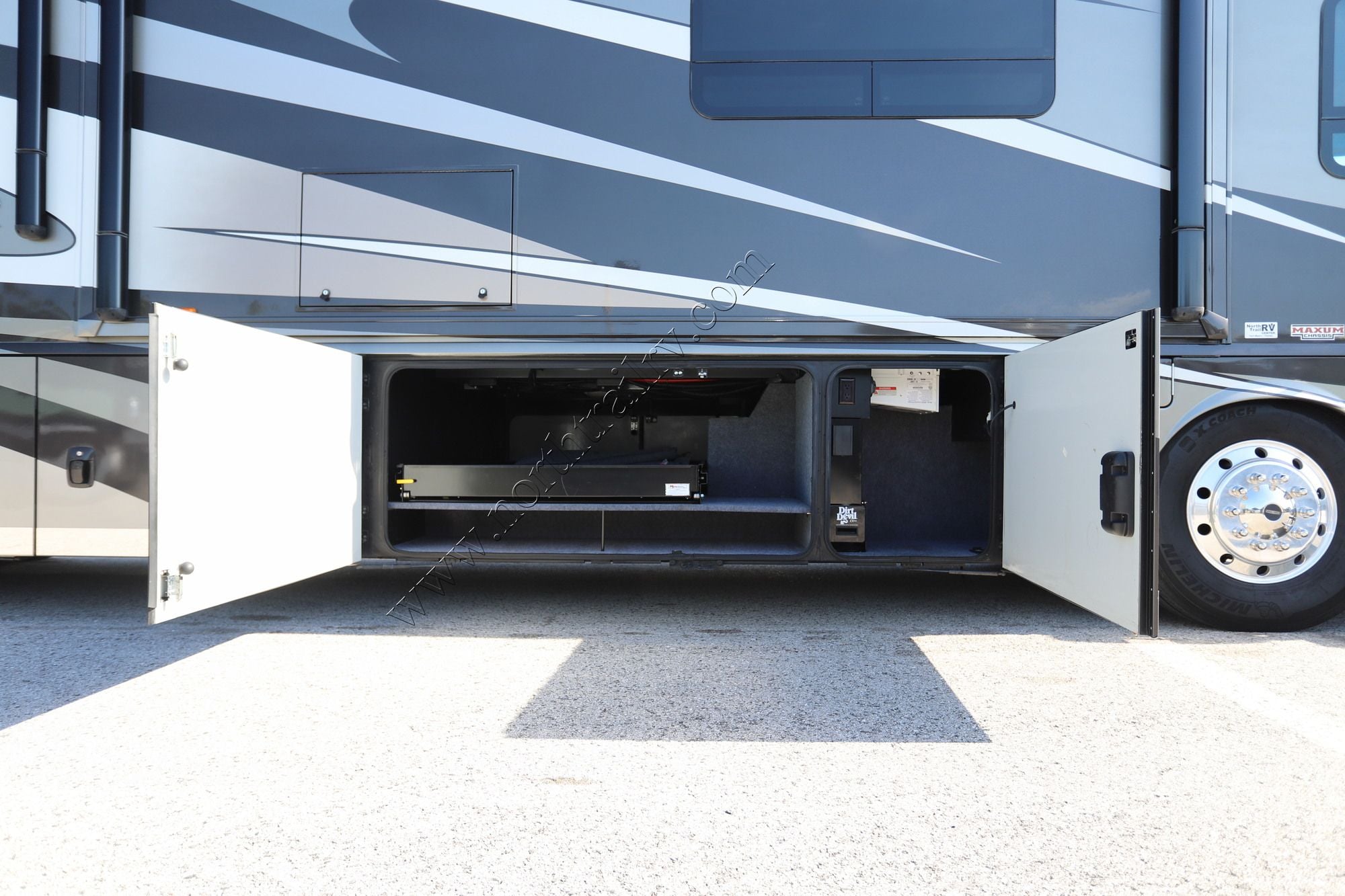 Used 2014 Winnebago Tour 42QD Class A  For Sale