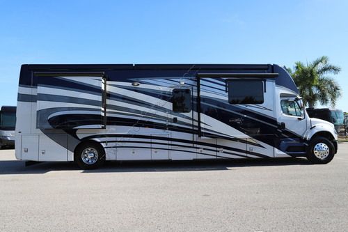 2022 Newmar Super Star 4061