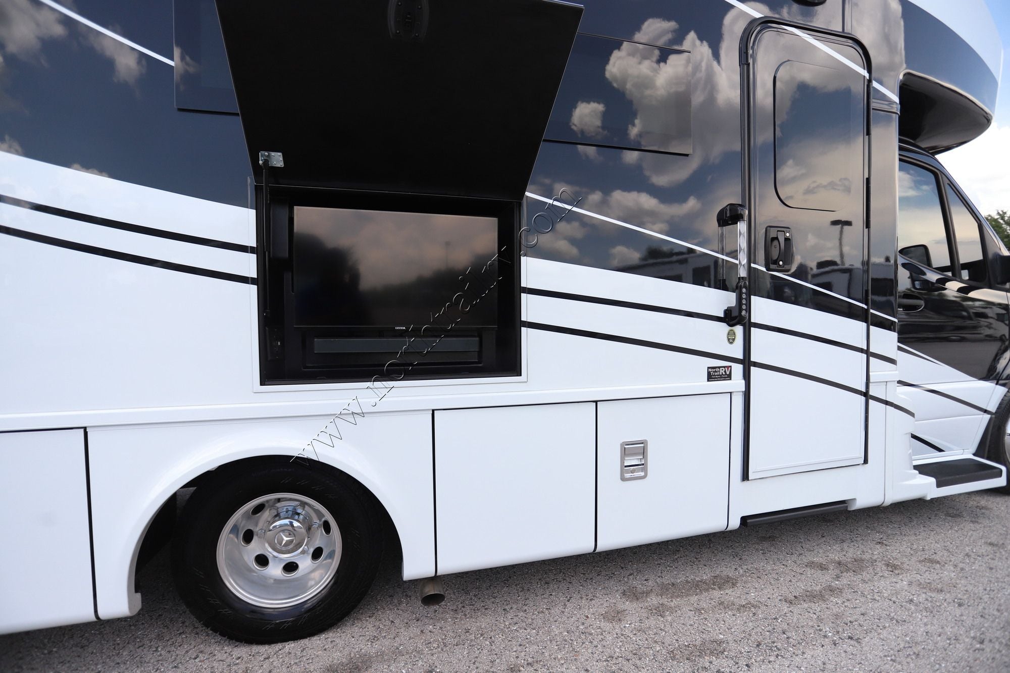 Used 2026 Newmar Freedom Aire 2515 Class C  For Sale