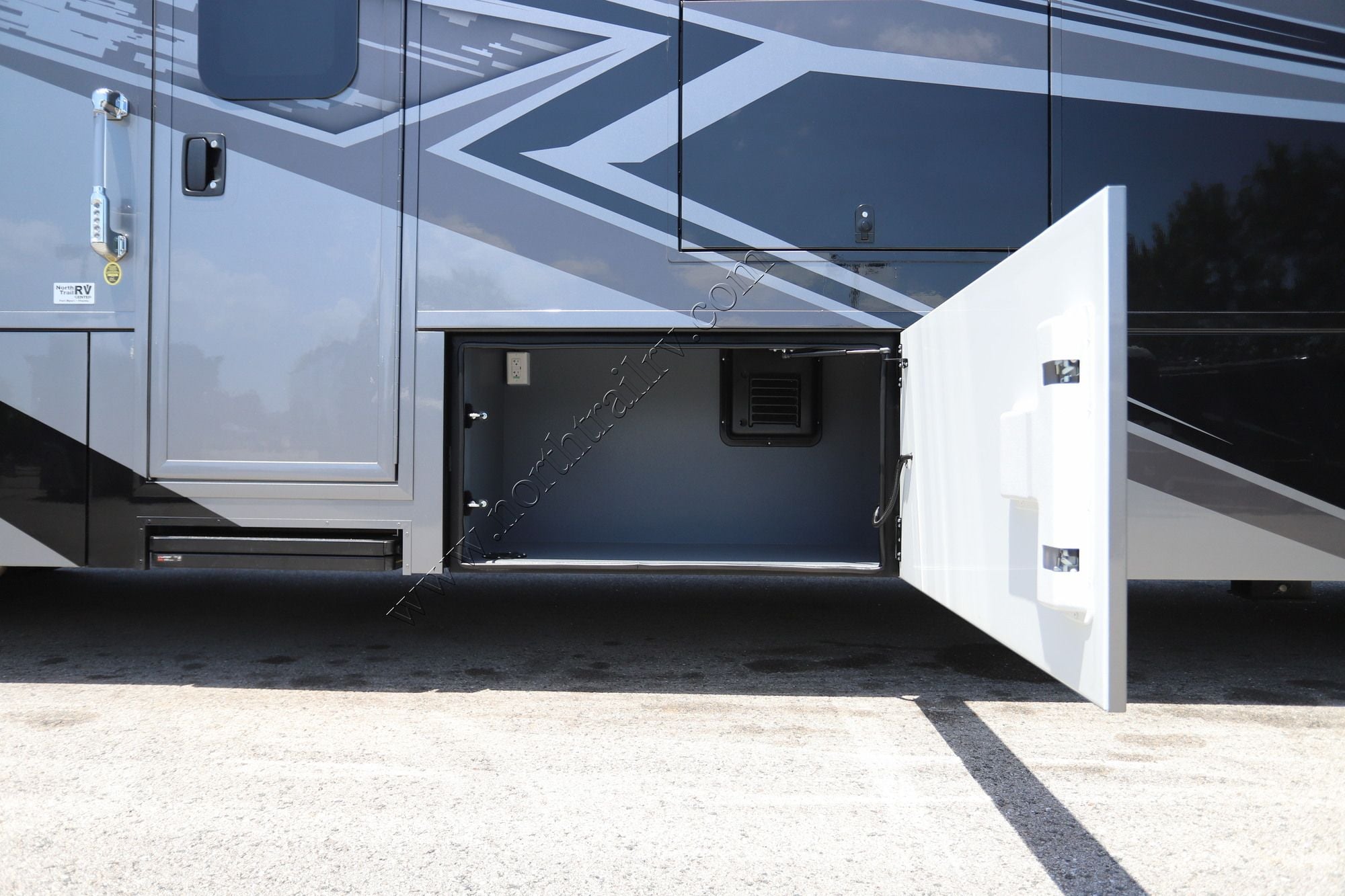 New 2027 Renegade Rv Classic 45CBF Super C  For Sale