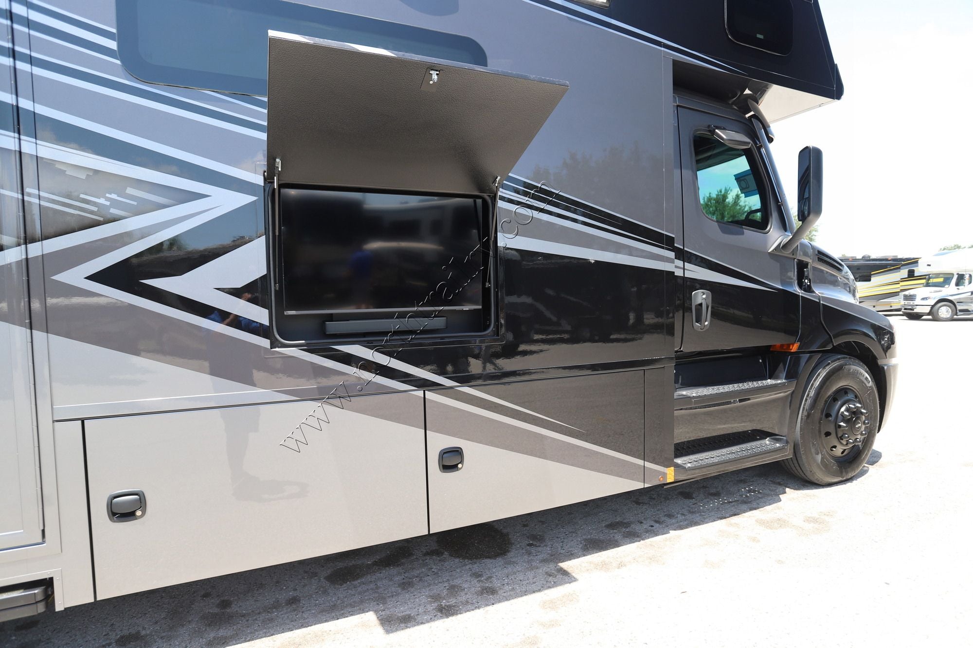New 2027 Renegade Rv Classic 45CBF Super C  For Sale