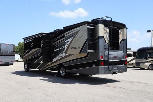 2023 Entegra Accolade 37M