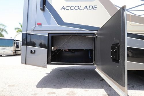 2023 Entegra Accolade 37M