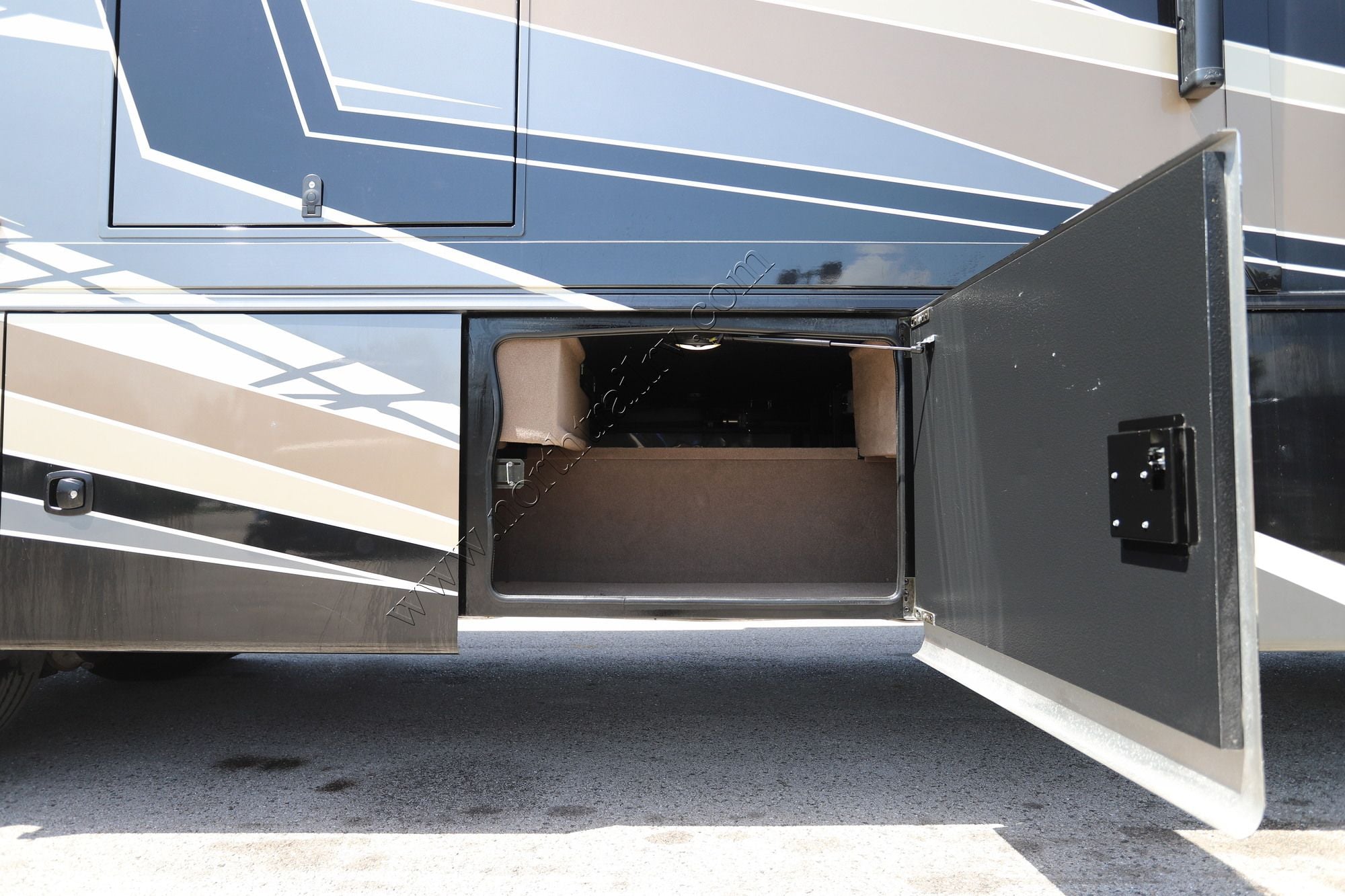 Used 2023 Entegra Accolade 37M Super C  For Sale