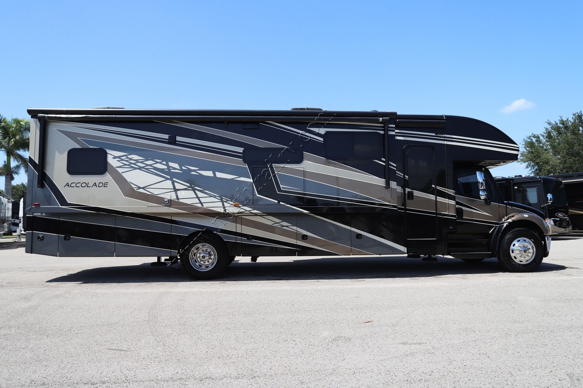 Used 2023 Entegra Accolade 37M Super C  For Sale