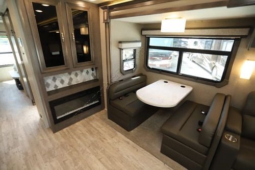 2023 Entegra Accolade 37M