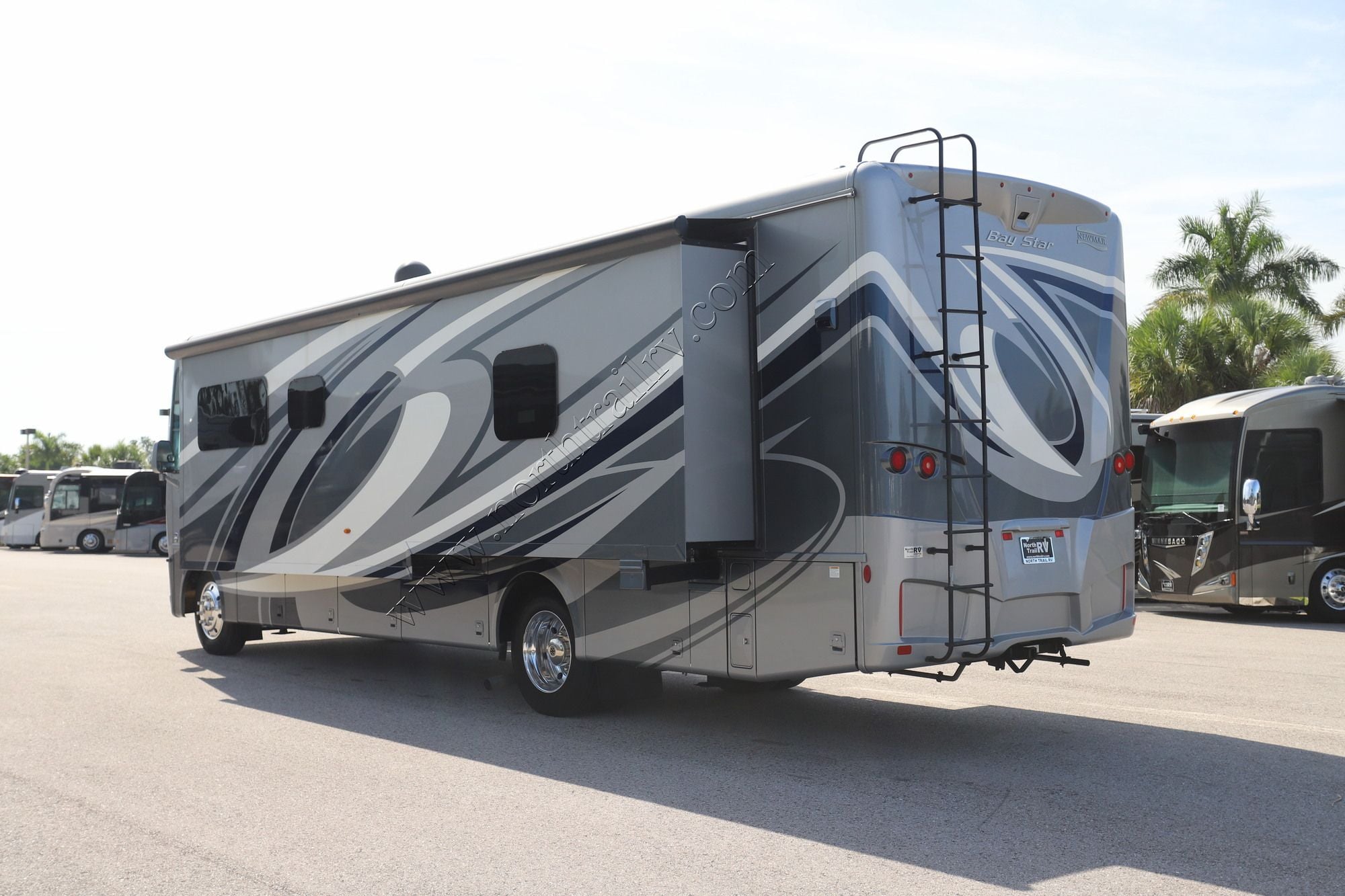 Used 2021 Newmar Bay Star 3408 Class A  For Sale