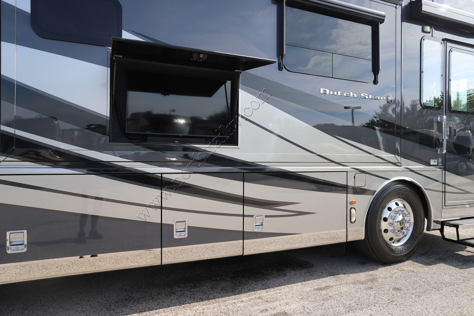 Used 2018 Newmar Dutch Star 4369 Class A  For Sale