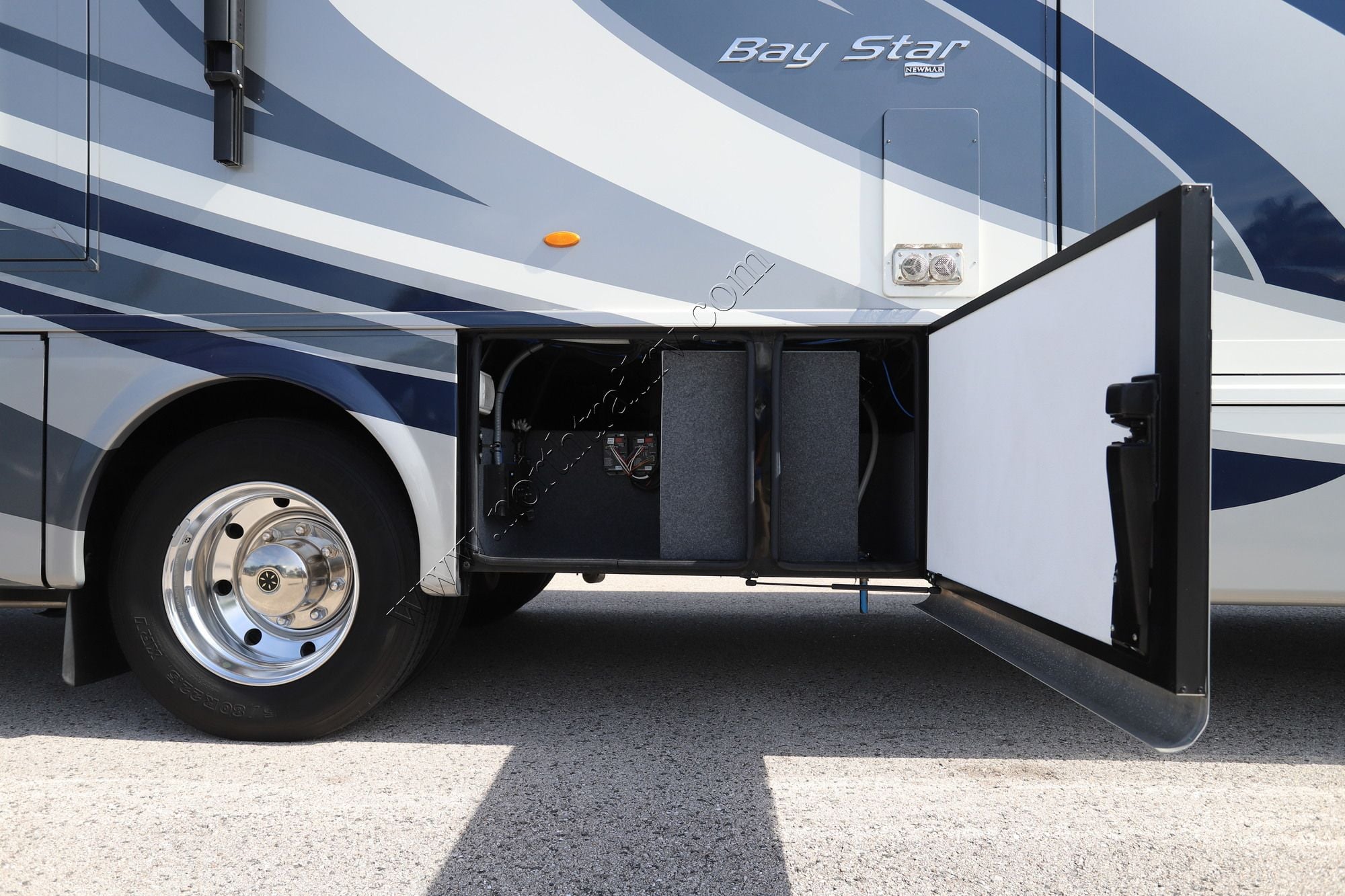 Used 2021 Newmar Bay Star 3408 Class A  For Sale