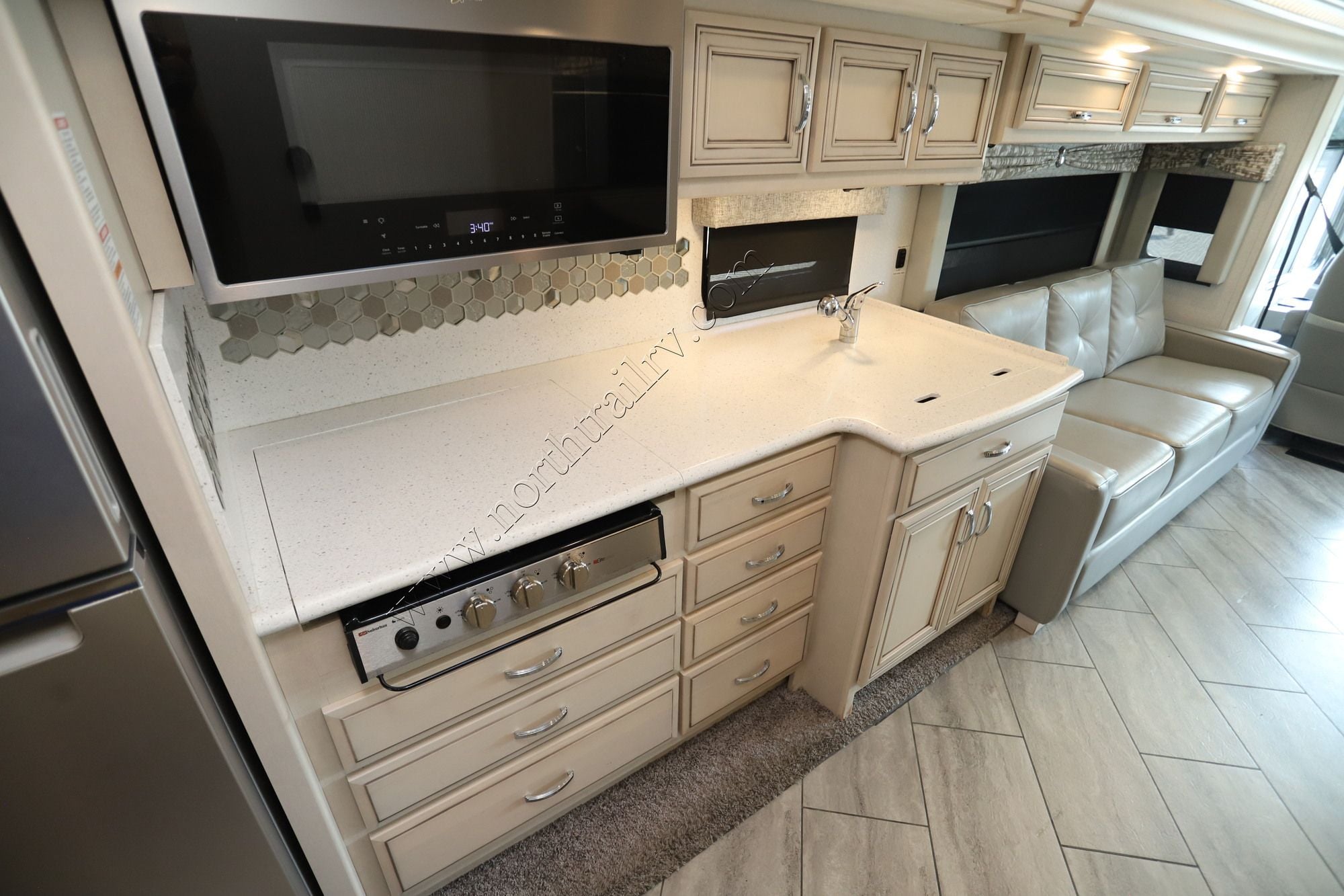 Used 2021 Newmar Bay Star 3408 Class A  For Sale