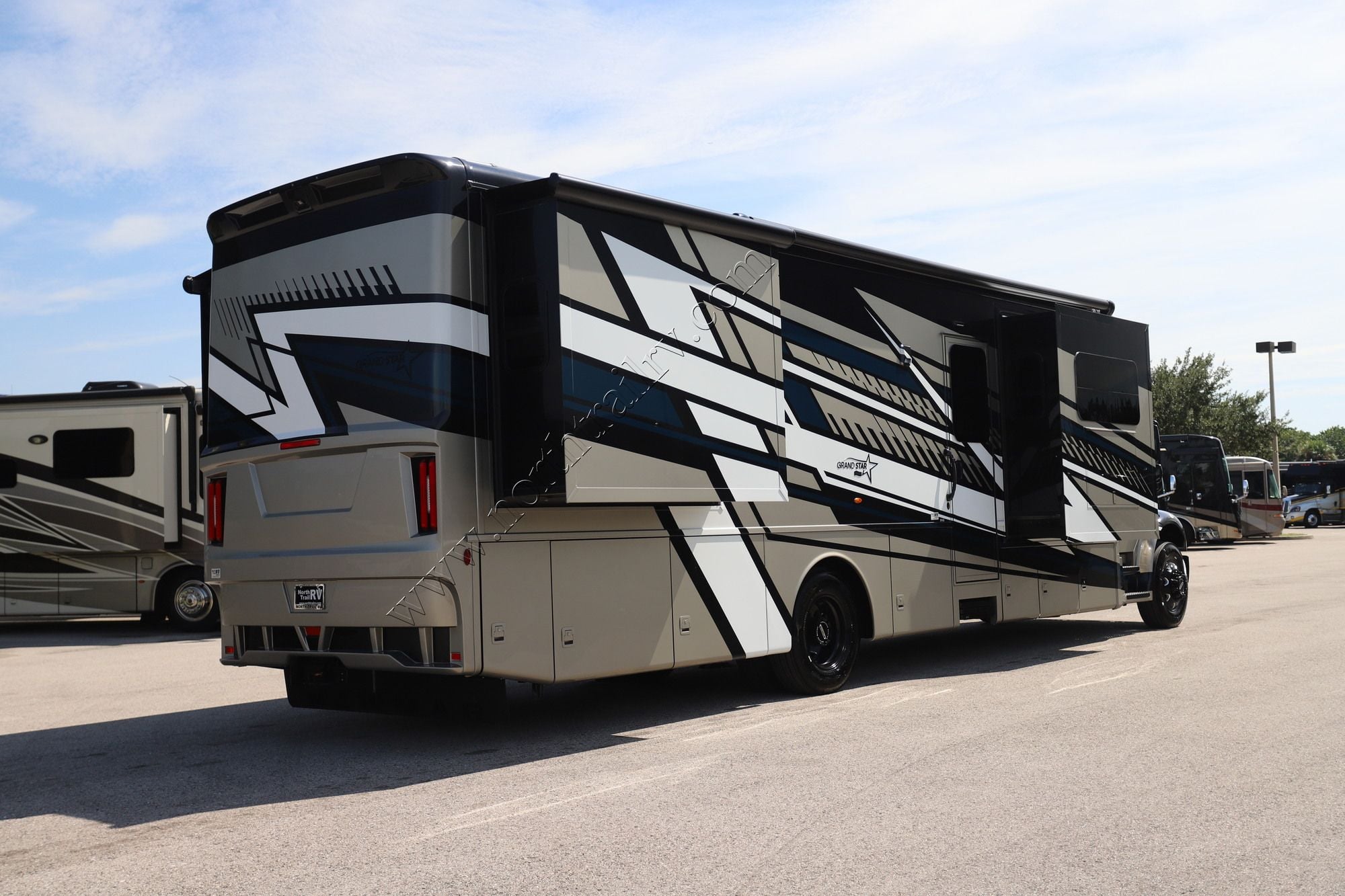 New 2027 Newmar Grand Star 3940 Super C  For Sale