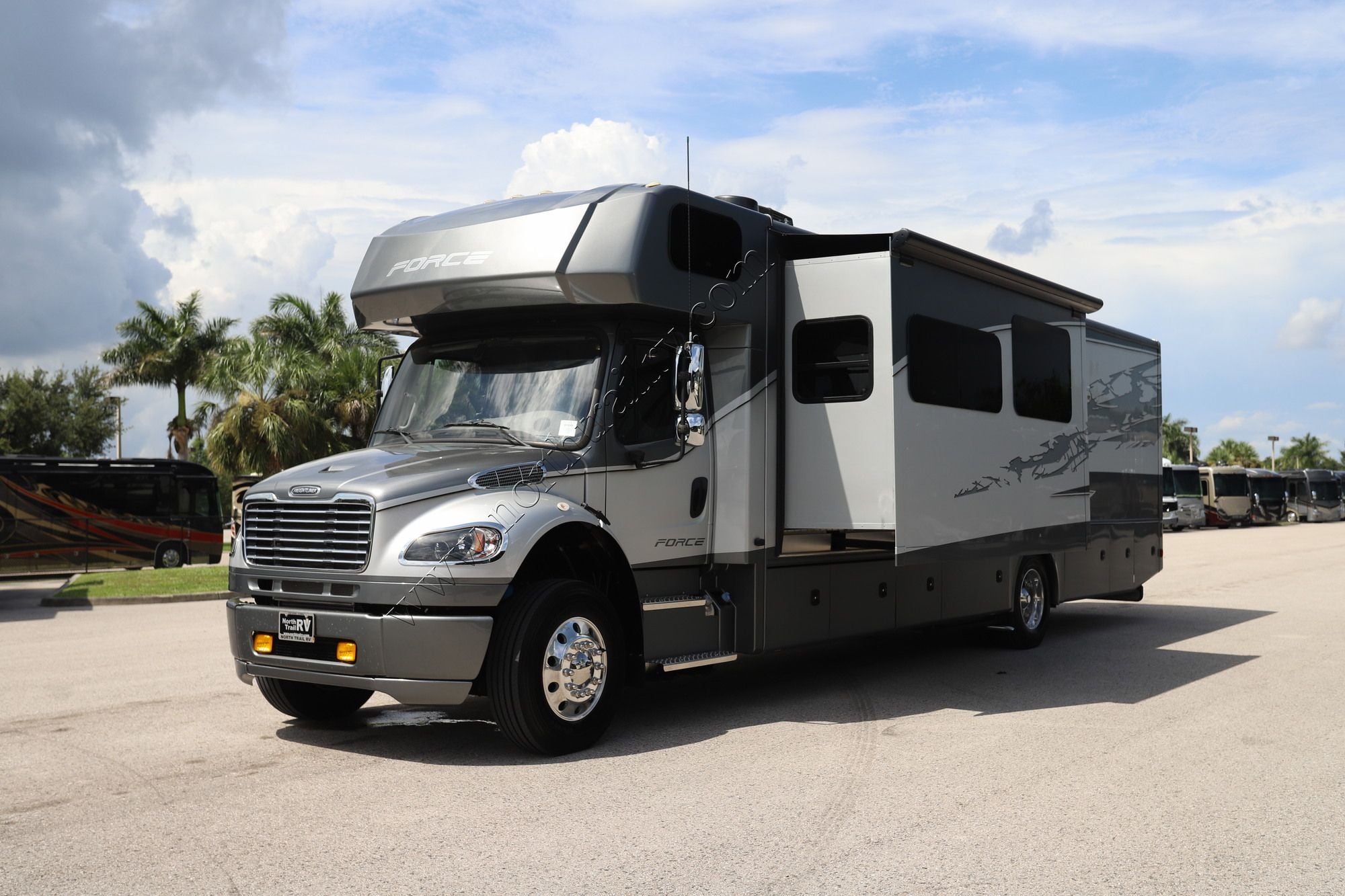 Used 2022 Dynamax Force 37TSHD Super C  For Sale
