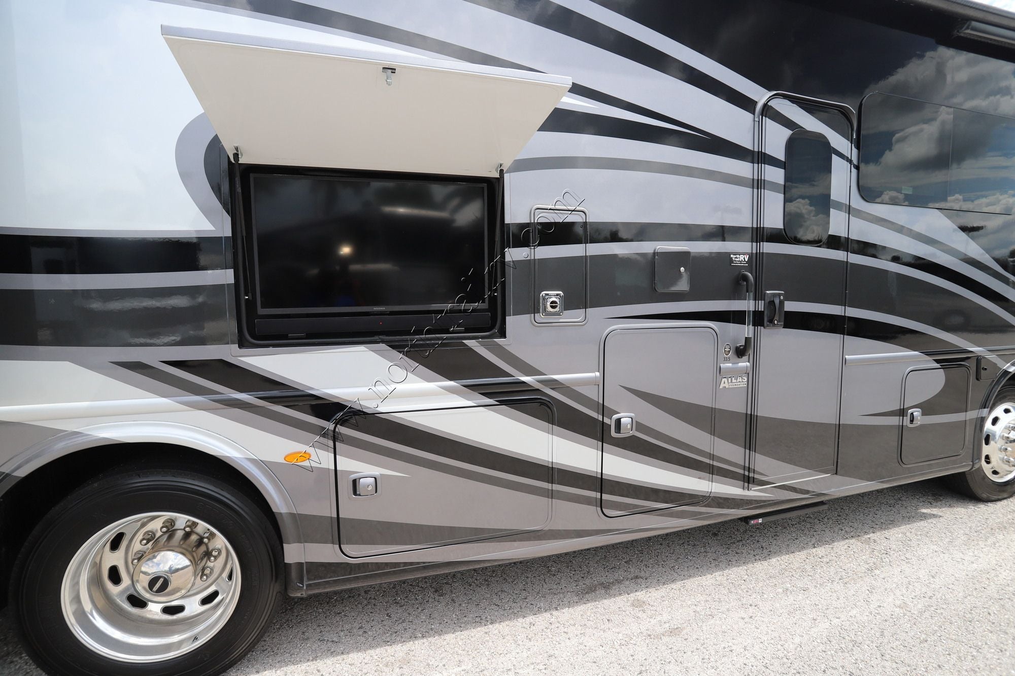 Used 2022 Thor Palazzo 33.5 Class A  For Sale