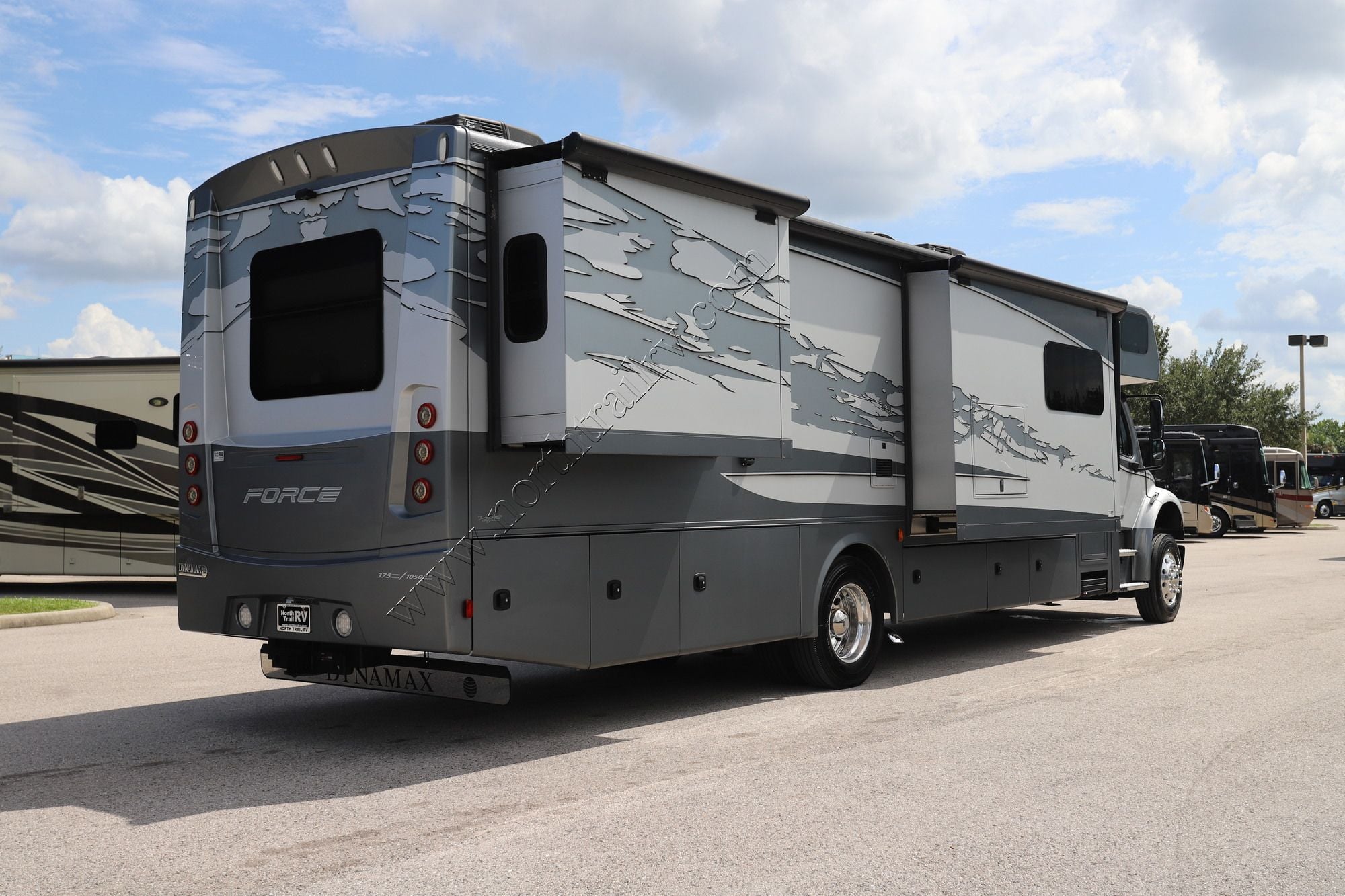 Used 2022 Dynamax Force 37TSHD Super C  For Sale