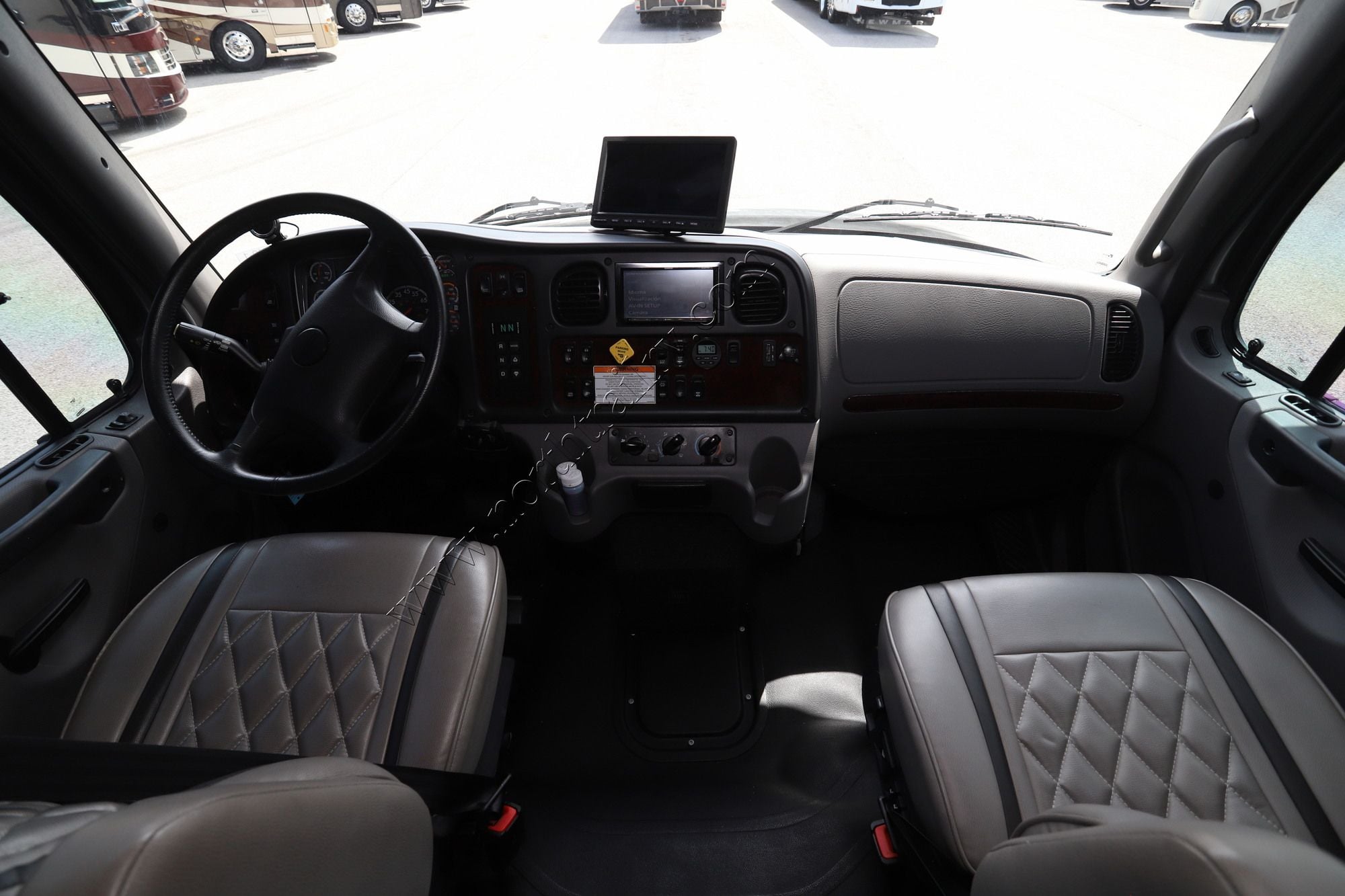 Used 2022 Dynamax Force 37TSHD Super C  For Sale