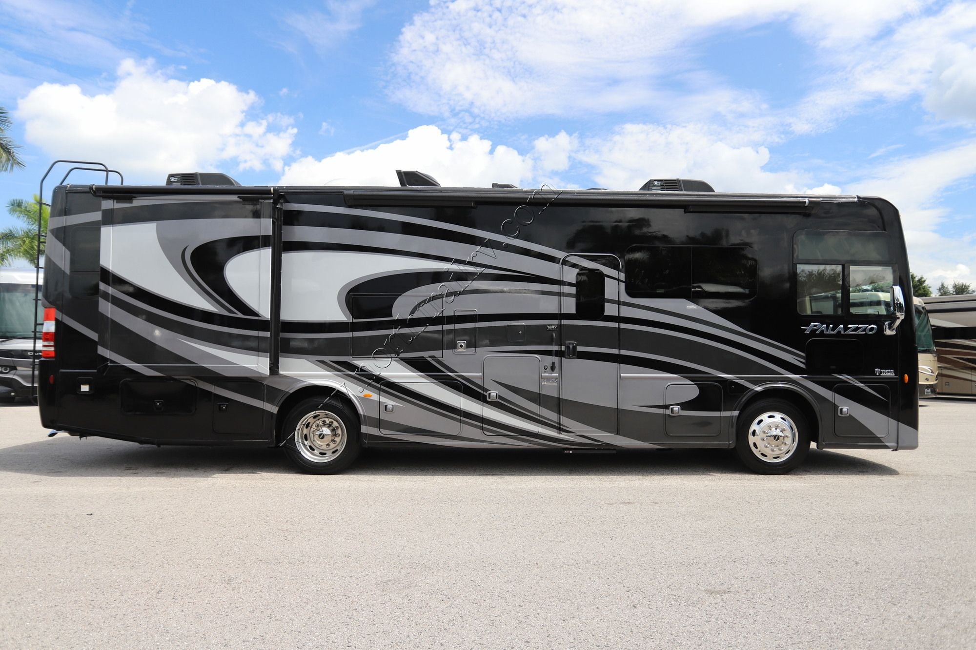 Used 2022 Thor Palazzo 33.5 Class A  For Sale