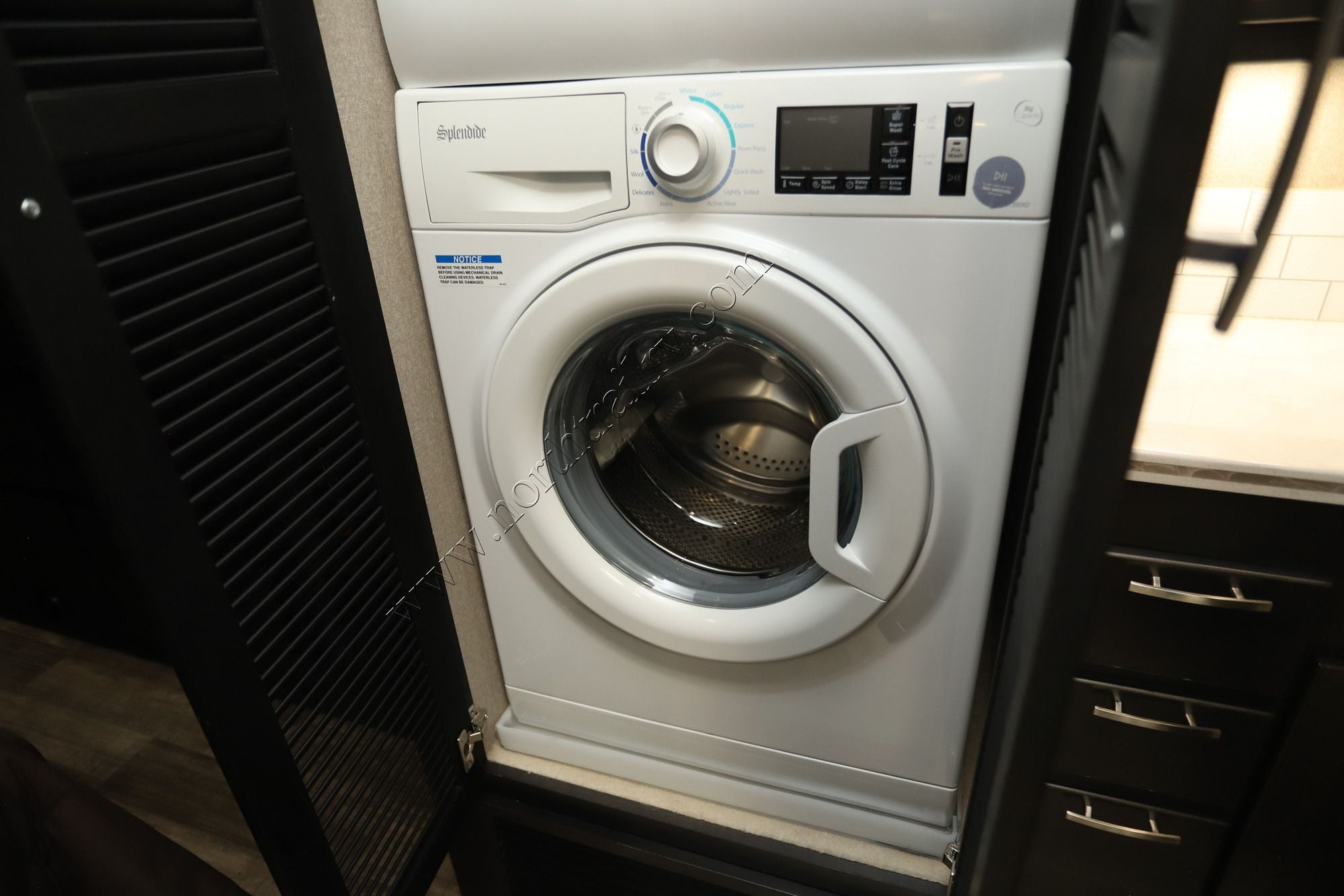 Used 2022 Dynamax Force 37TSHD Super C  For Sale